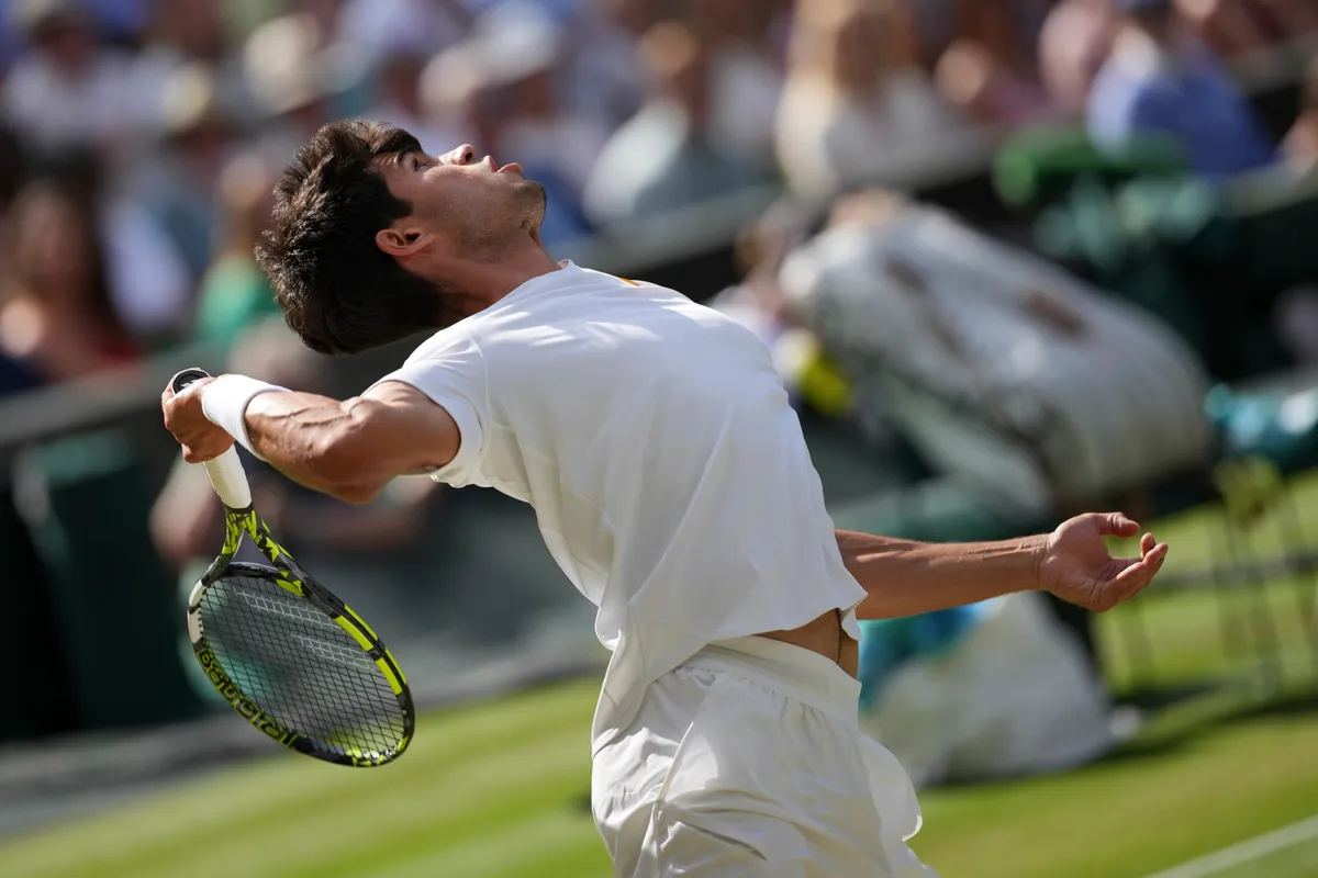 Vì sao Alcaraz tuột mất danh hiệu Wimbledon vào tay Sinner?- Ảnh 1.