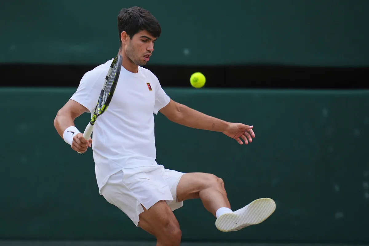 Vì sao Alcaraz tuột mất danh hiệu Wimbledon vào tay Sinner?- Ảnh 2.