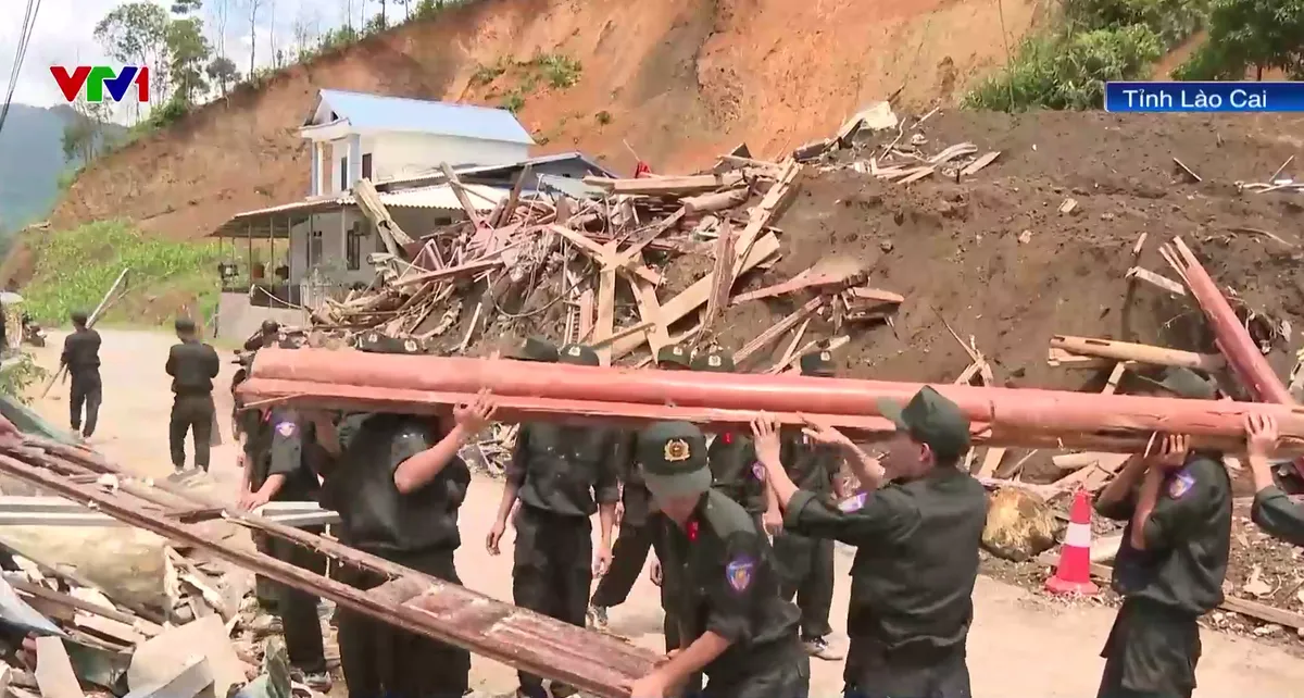 Lào Cai khẩn trương khắc phục hậu quả vụ sạt lở đất khiến 2 người tử vong - Ảnh 1.