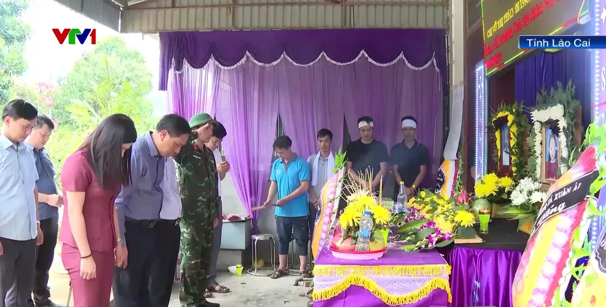 Lào Cai khẩn trương khắc phục hậu quả vụ sạt lở đất khiến 2 người tử vong - Ảnh 2.