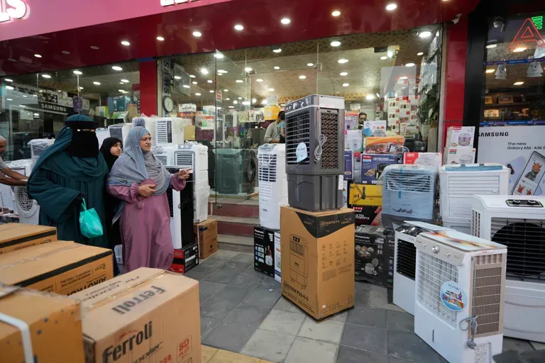 Ấn Độ đề xuất giới hạn nhiệt độ máy điều hòa để tiết kiệm điện- Ảnh 1. Ấn Độ đề xuất giới hạn nhiệt độ máy điều hòa để tiết kiệm điện- Ảnh 1.