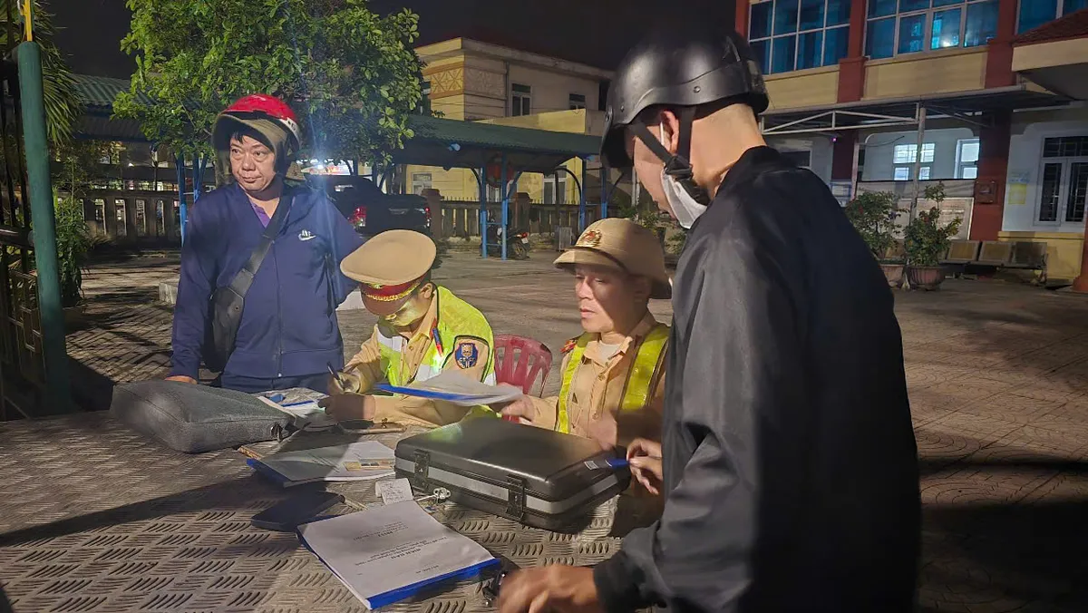 Xử phạt hơn 1,5 tỷ đồng vi phạm giao thông nửa tháng đầu sáp nhập ở Quảng Trị- Ảnh 1.