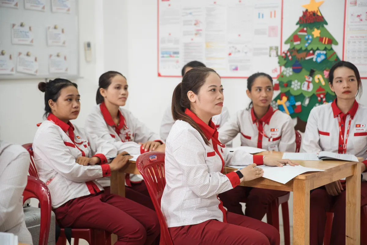 Nhiều phụ nữ lựa chọn gắn b&oacute; l&acirc;u d&agrave;i với c&ocirc;ng việc Yakult Lady - Ảnh 1.