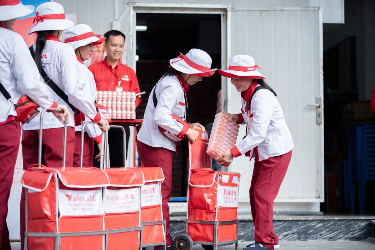 Nhiều phụ nữ lựa chọn gắn b&oacute; l&acirc;u d&agrave;i với c&ocirc;ng việc Yakult Lady - Ảnh 2.