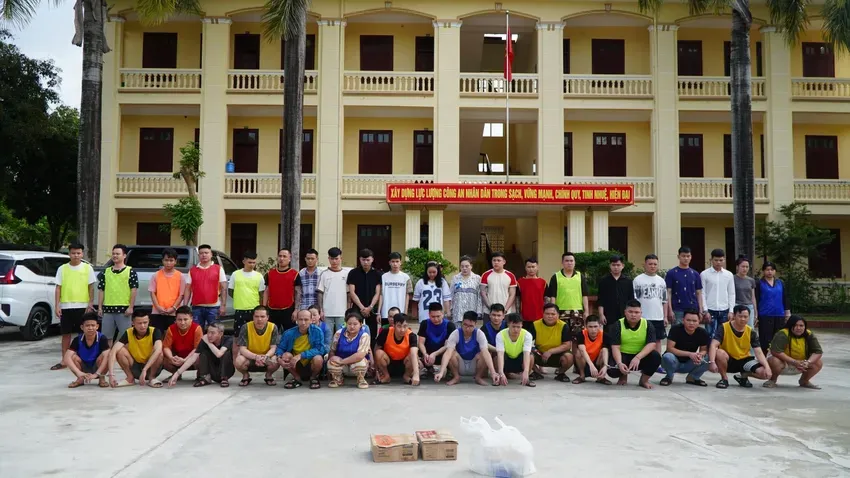 Bắt 74 đối tượng, thu giữ hàng trăm kịch bản trong đường dây lừa đảo qua sàn vàng ảo ATFX - Ảnh 1.