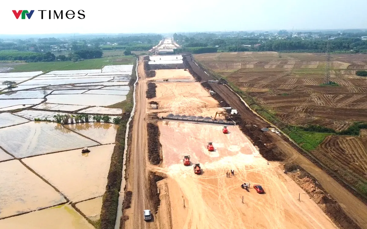 Công nhân đang thi công tại một gói thầu cao tốc Biên Hoà - Vũng Tàu tại tỉnh Đồng Nai. Ảnh: Tư liệu. Công nhân đang thi công tại một gói thầu cao tốc Biên Hoà - Vũng Tàu tại tỉnh Đồng Nai. Ảnh: Tư liệu.
