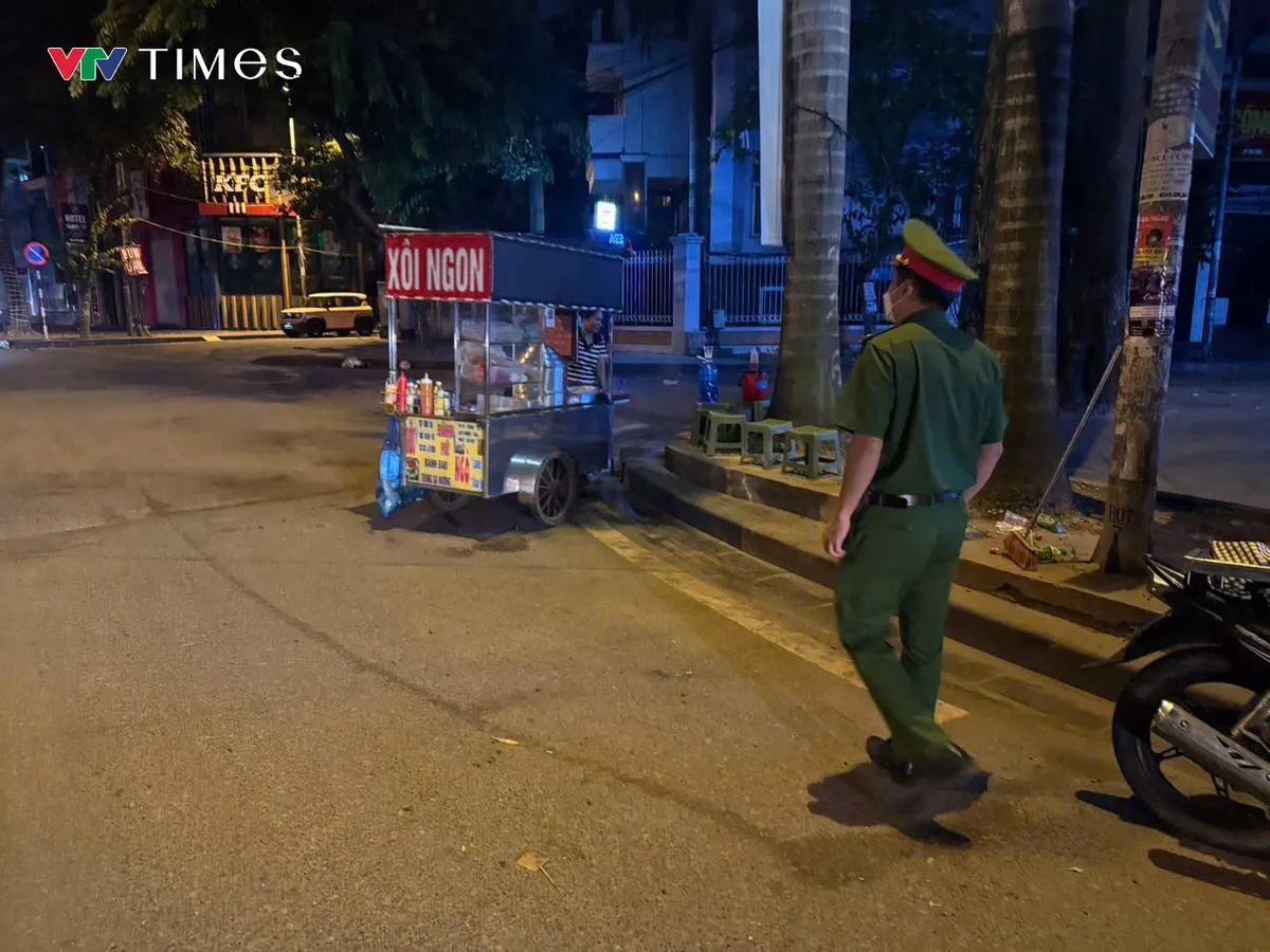 Hà Nội: Một phường hơn 55.000 dân đồng loạt siết quản lý đô thị, trật tự xây dựng và PCCC - Ảnh 10.
