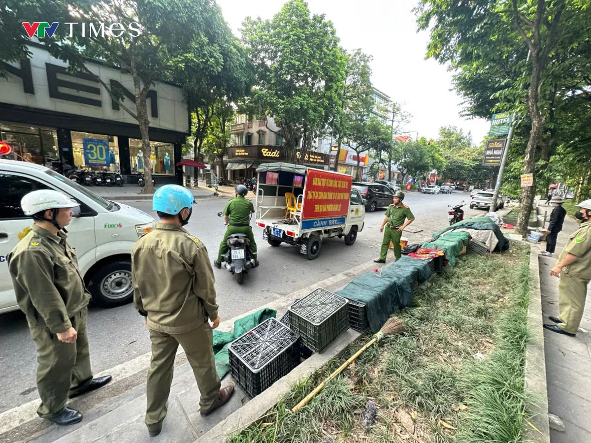 Hà Nội: Một phường hơn 55.000 dân đồng loạt siết quản lý đô thị, trật tự xây dựng và PCCC - Ảnh 5.