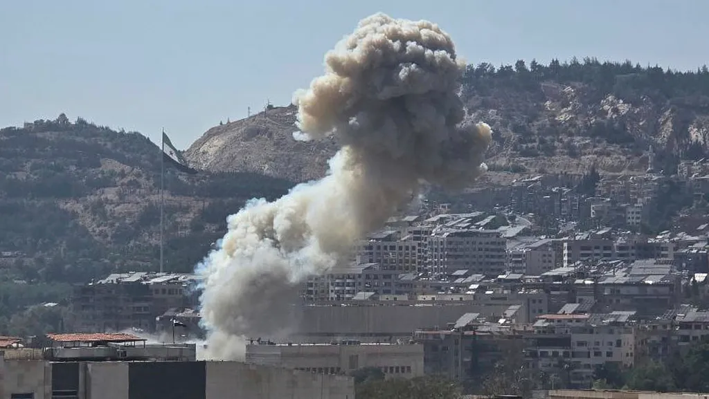 Israel tấn công trụ sở quân đội Syria ở Damascus- Ảnh 1. Israel tấn công trụ sở quân đội Syria ở Damascus- Ảnh 1.