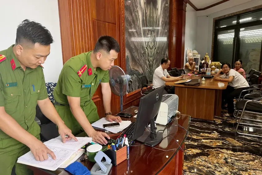 Khám xét khẩn cấp nhà của trùm giang hồ Ý “ẻng” ở Thanh Hóa - Ảnh 2.