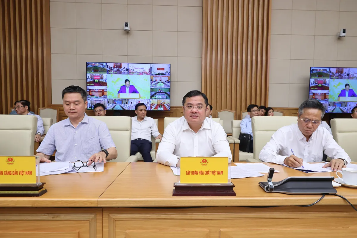 Thủ tướng: Tăng trưởng 8,3 - 8,5% năm 2025 không là "mục tiêu bất khả thi" - Ảnh 9.