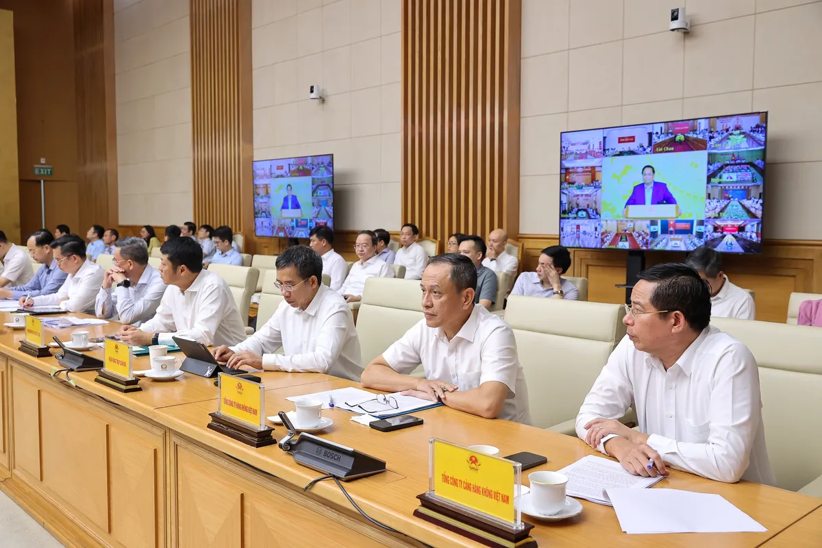 Thủ tướng: Tăng trưởng 8,3 - 8,5% năm 2025 không là "mục tiêu bất khả thi" - Ảnh 10.
