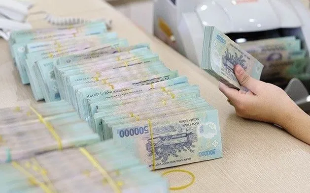 Ngân hàng tăng lãi suất huy động các khoản tiền gửi lớn Ngân hàng tăng lãi suất huy động các khoản tiền gửi lớn