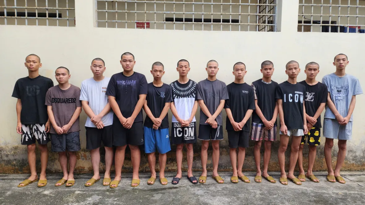 Nhóm “quái xế” mang hung khí vô cớ tấn công người đi đường tại Đặc khu Vân Đồn - Ảnh 1.