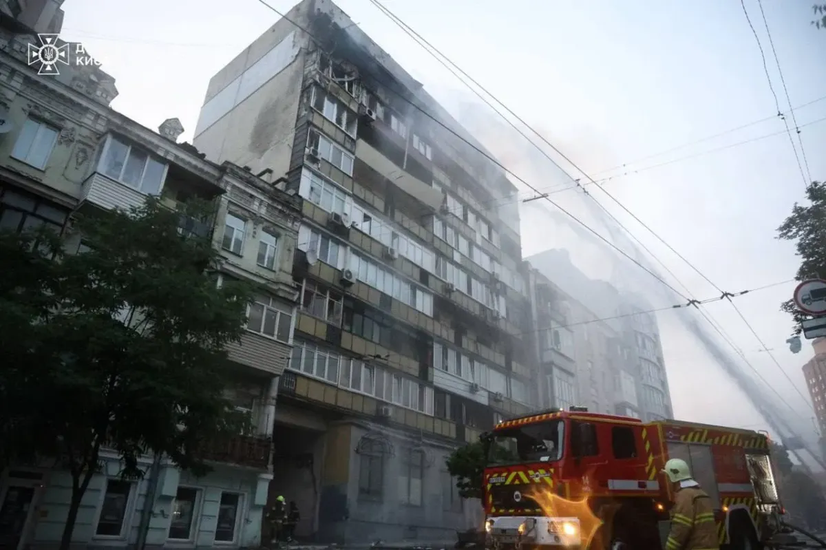 Ukraine hứng đợt tập kích dữ dội từ Nga sau cảnh báo ‘50 ngày’ của ông Trump - Ảnh 1.