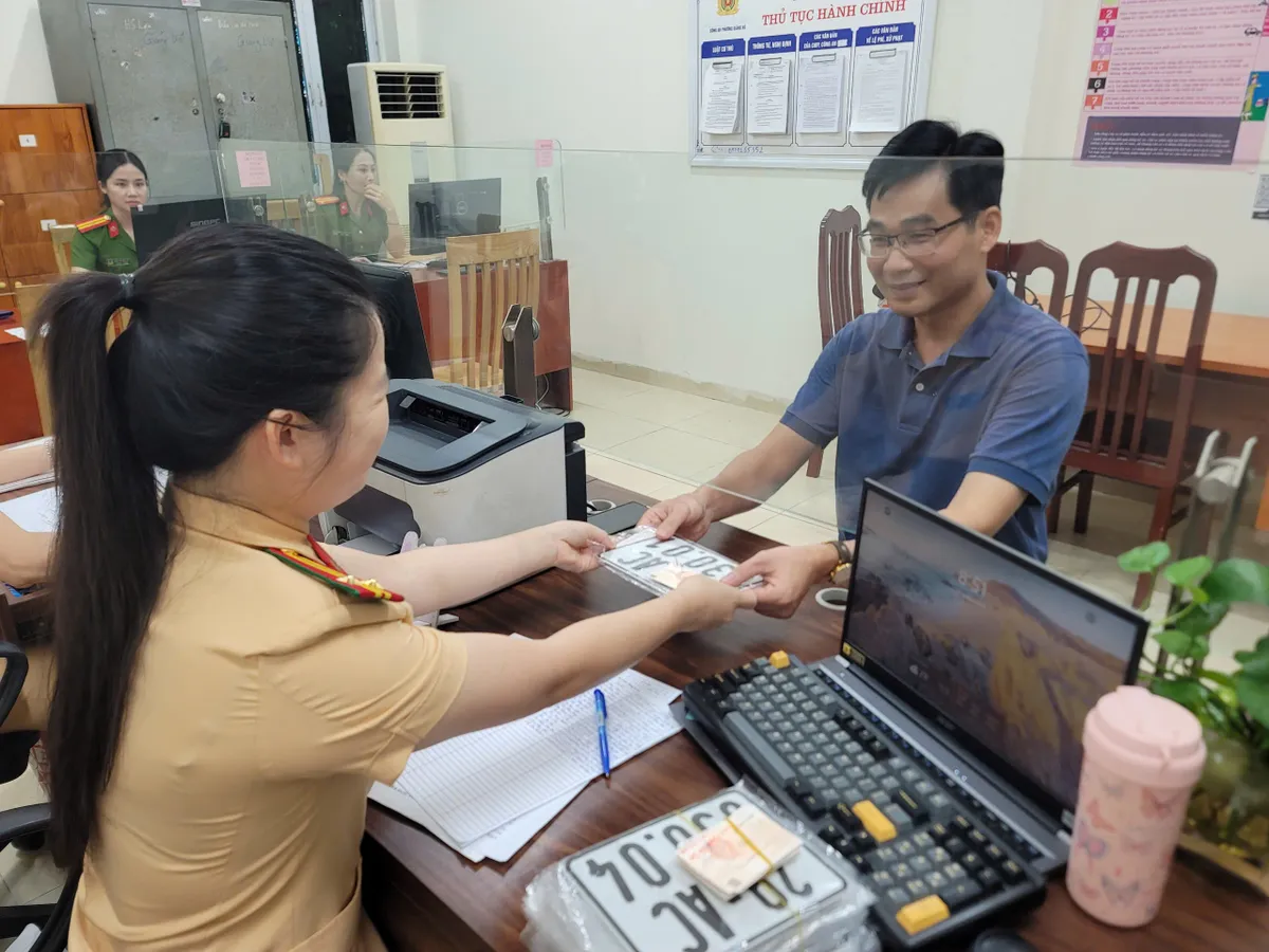 Hà Nội: Thuận lợi trong công tác đăng ký xe tại Công an cấp xã - Ảnh 4.