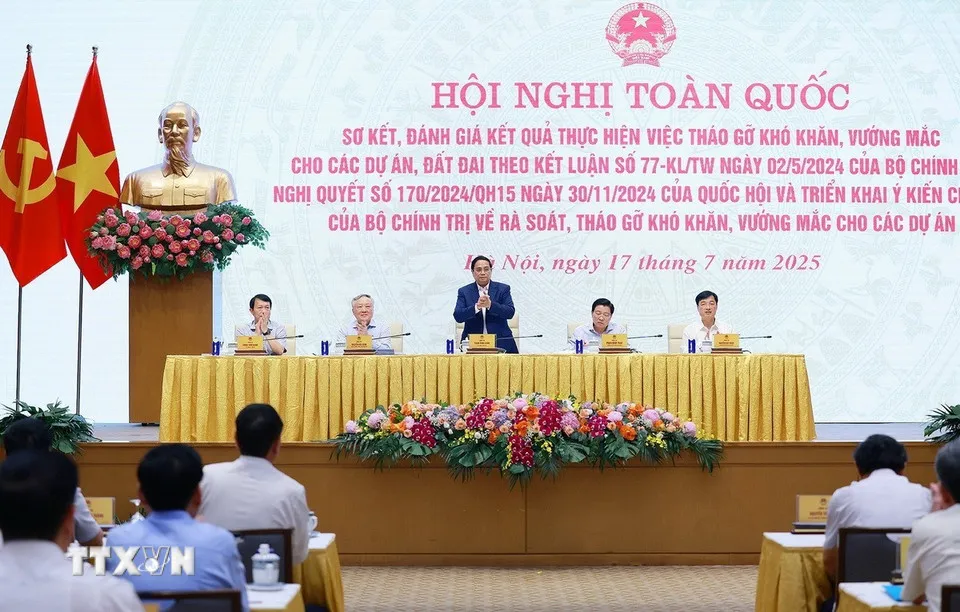 Thủ tướng: Xử lý các dự án không để “sai chồng sai, được việc này mất việc kia”- Ảnh 2.