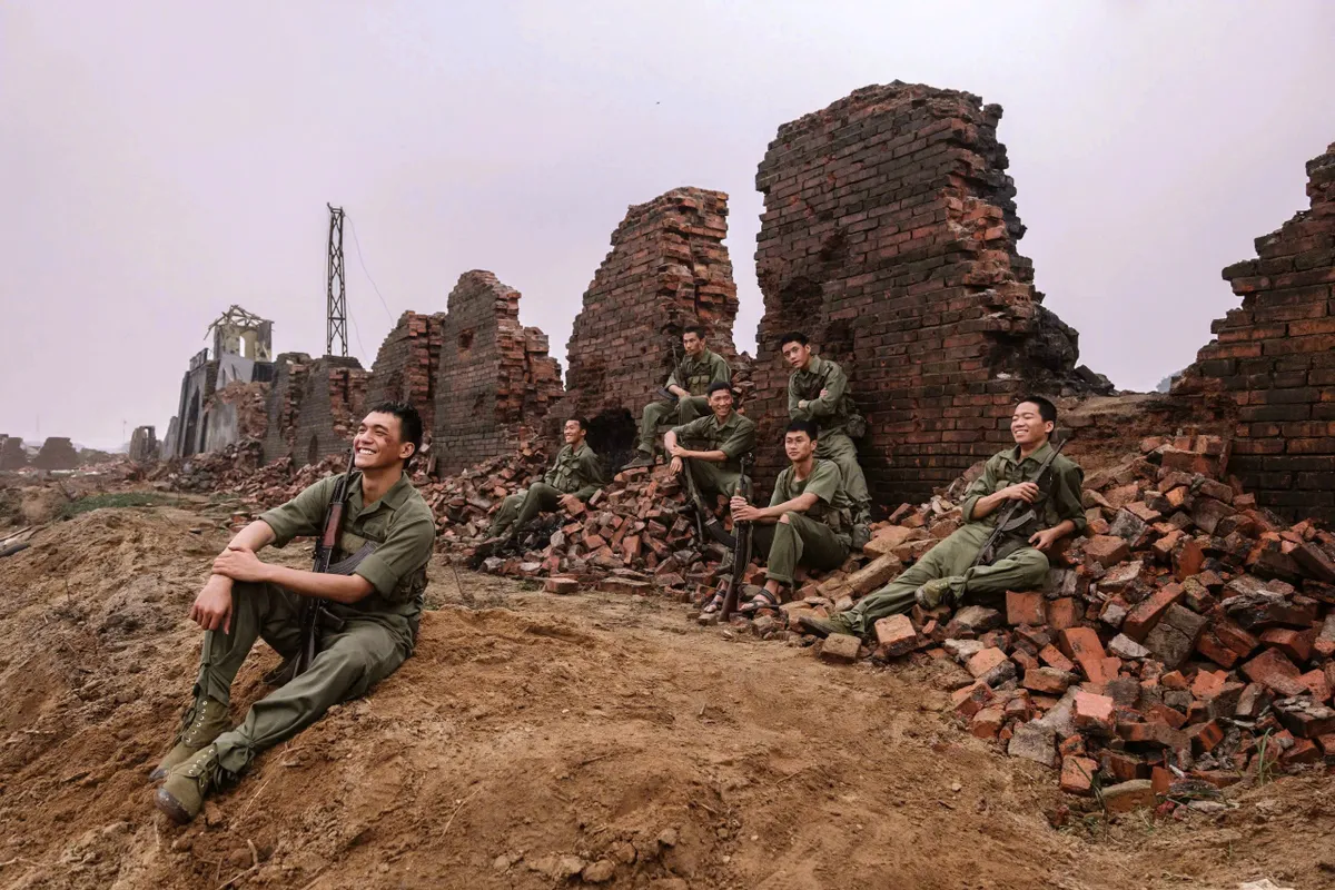 81 ngày đêm “đất cháy, trời gầm” qua những khuôn hình- Ảnh 7. 81 ngày đêm “đất cháy, trời gầm” qua những khuôn hình- Ảnh 7.