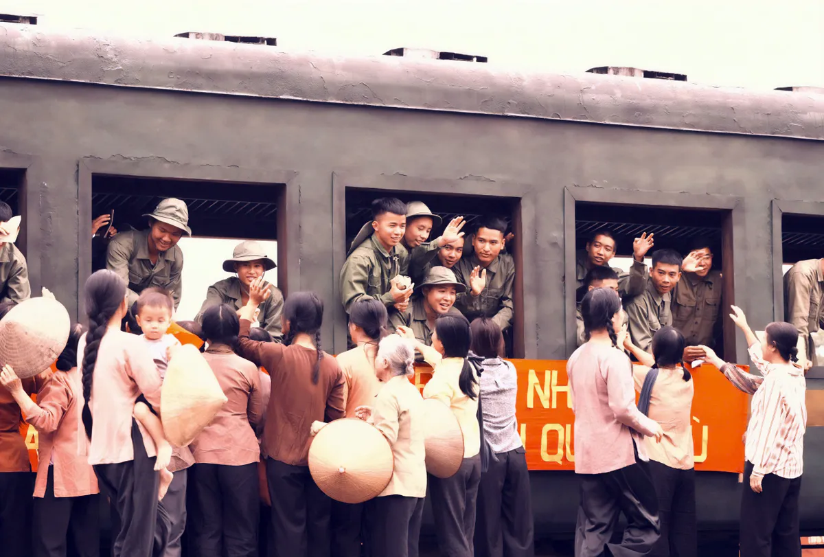 81 ngày đêm “đất cháy, trời gầm” qua những khuôn hình- Ảnh 8. 81 ngày đêm “đất cháy, trời gầm” qua những khuôn hình- Ảnh 8.