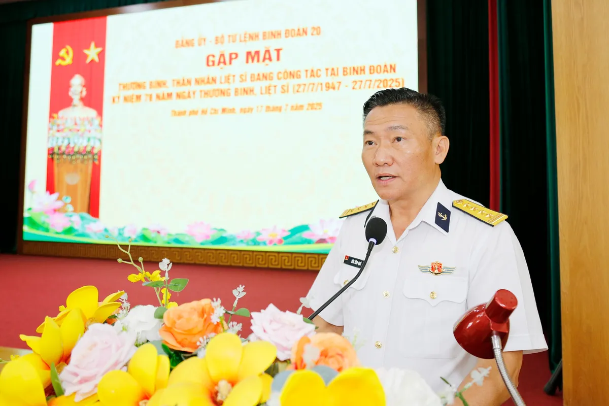 Binh đoàn 20: Gặp mặt, tặng quà thương binh, con liệt sĩ - Ảnh 1.