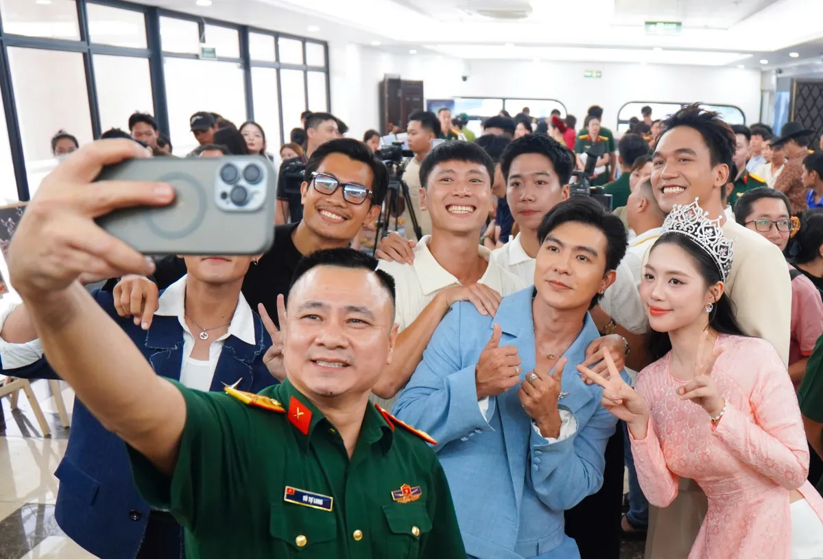 81 ngày đêm “đất cháy, trời gầm” qua những khuôn hình- Ảnh 4. 81 ngày đêm “đất cháy, trời gầm” qua những khuôn hình- Ảnh 4.