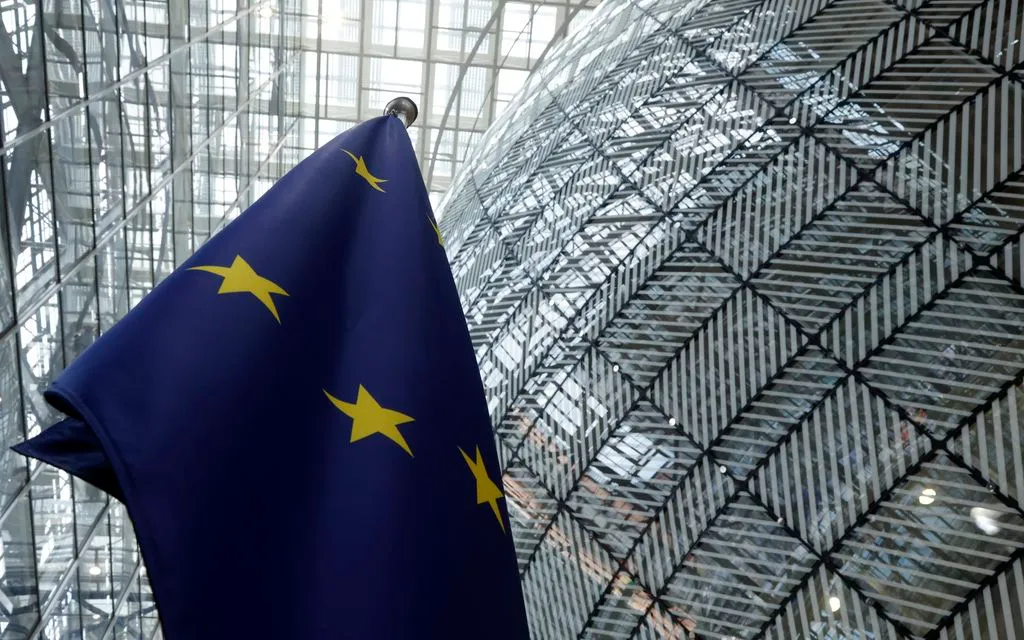 Lá cờ Liên minh châu Âu tại trụ sở Hội đồng châu Âu ở Brussels, ngày 17/6/2024. (Ảnh: AP) Lá cờ Liên minh châu Âu tại trụ sở Hội đồng châu Âu ở Brussels, ngày 17/6/2024. (Ảnh: AP)