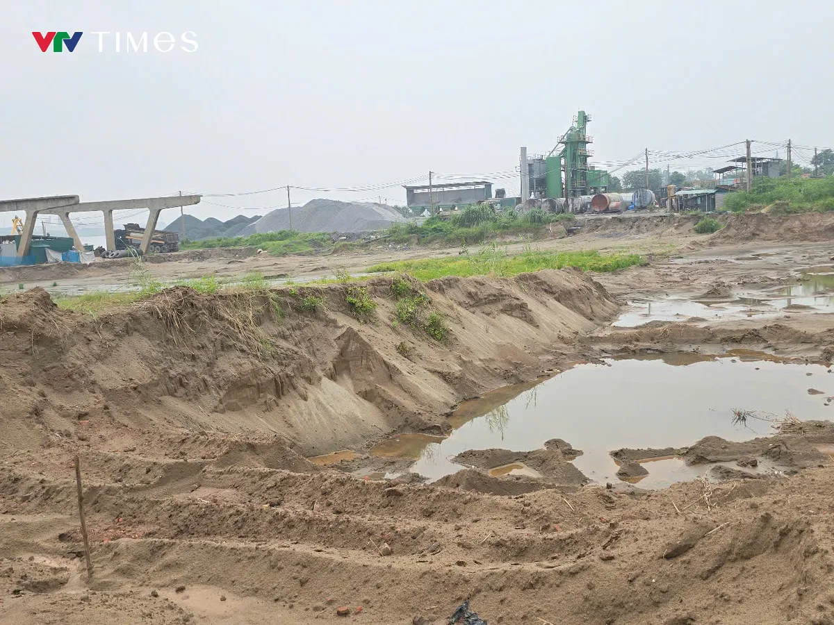 Hà Nội: Vi phạm đê điều tiếp tục diễn biến phức tạp - Ảnh 5.