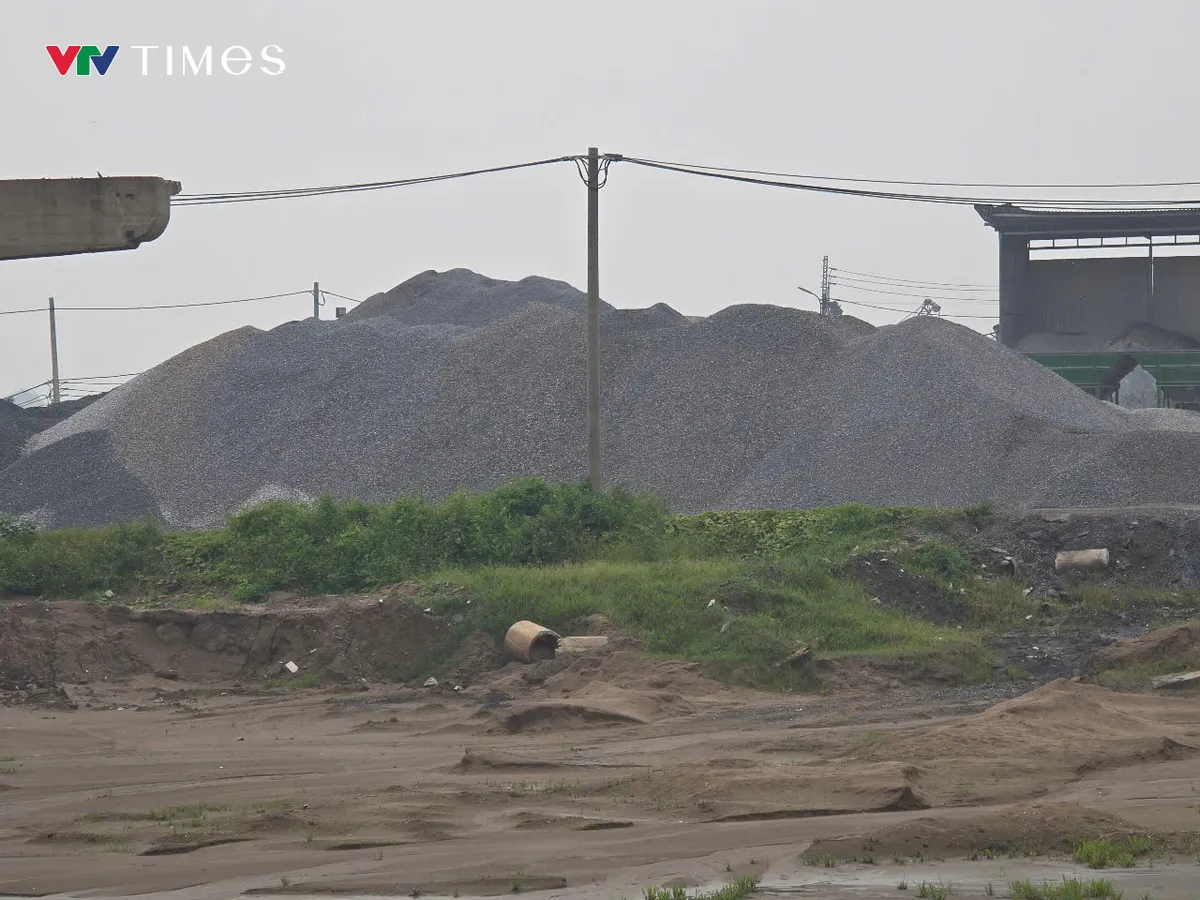 Hà Nội: Vi phạm đê điều tiếp tục diễn biến phức tạp - Ảnh 3.