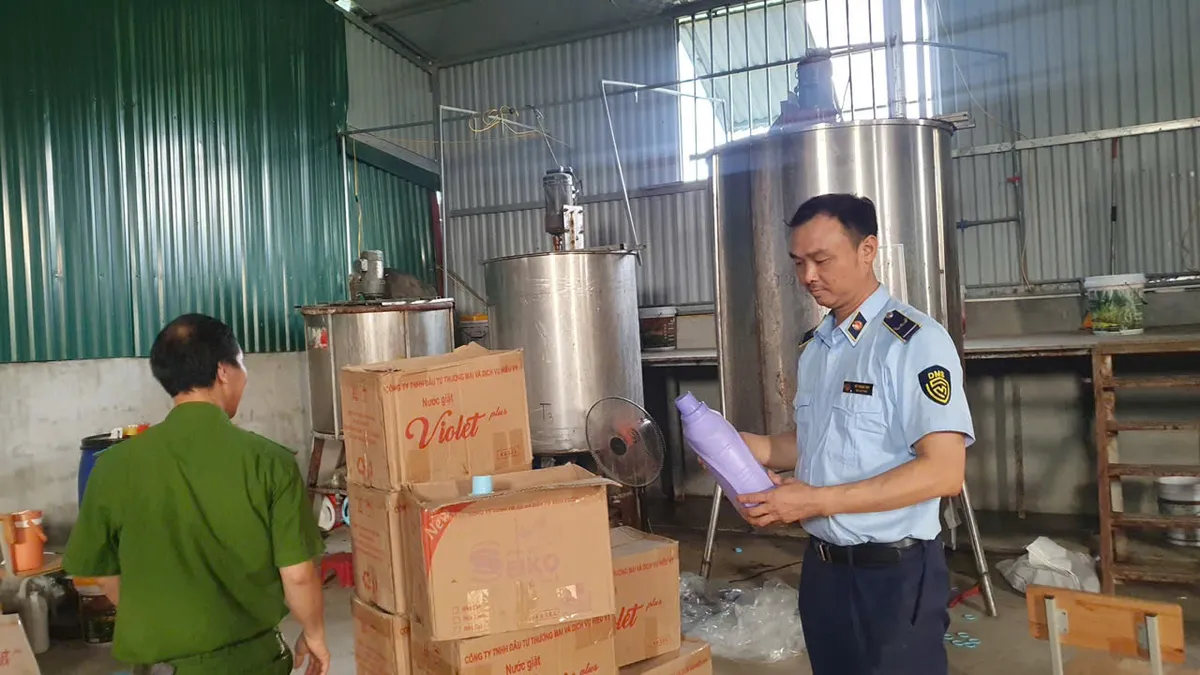 Hưng Yên: Phạt 180 triệu đồng doanh nghiệp sản xuất hàng giả nhãn hiệu D-nee, Tauau - Ảnh 3.