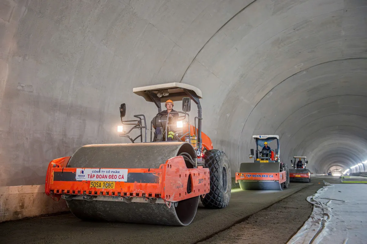 Khởi công hoàn thiện 5 hầm trên cao tốc Bắc - Nam vào dịp 19/8 - Ảnh 1.