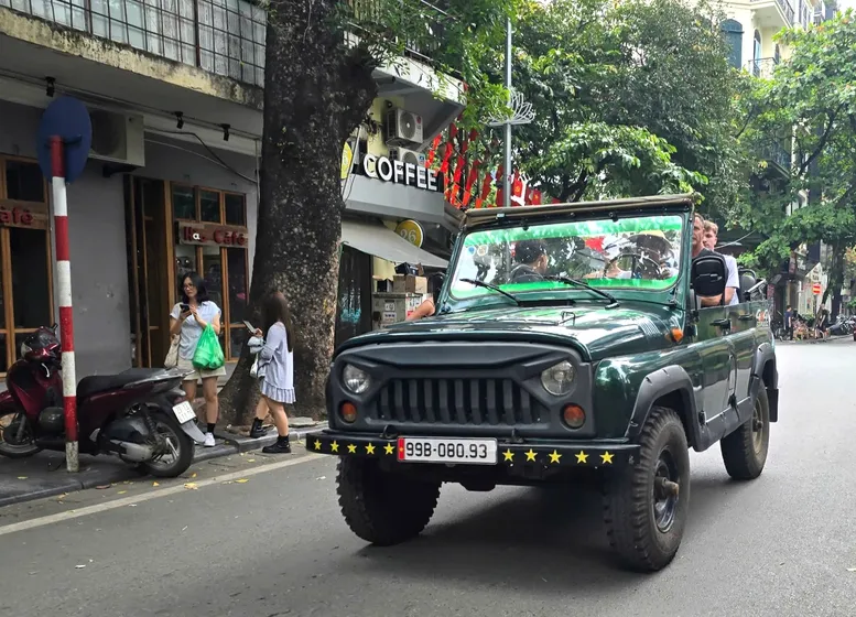 Rà soát, xử nghiêm xe Jeep, UAZ không đủ điều kiện chở khách - Ảnh 1.