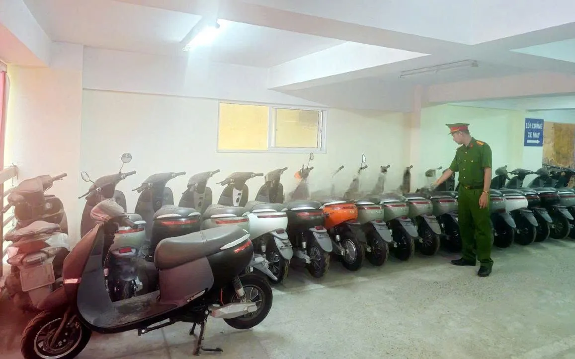 Cơ quan công an kiểm tra xe điện giả Cơ quan công an kiểm tra xe điện giả