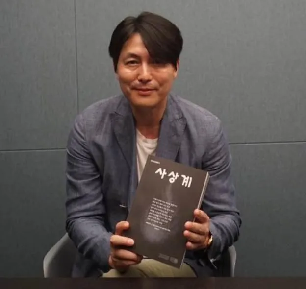 Jung Woo Sung xuất hiện trước công chúng lần đầu tiên 8 tháng sau bê bối đời tư
- Ảnh 1.