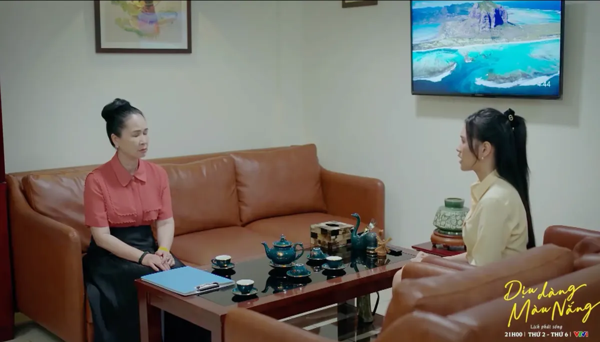 Dịu dàng màu nắng - Tập 34: Tuyết bị giám đốc Hà cảnh cáo thẳng mặt - Ảnh 3.