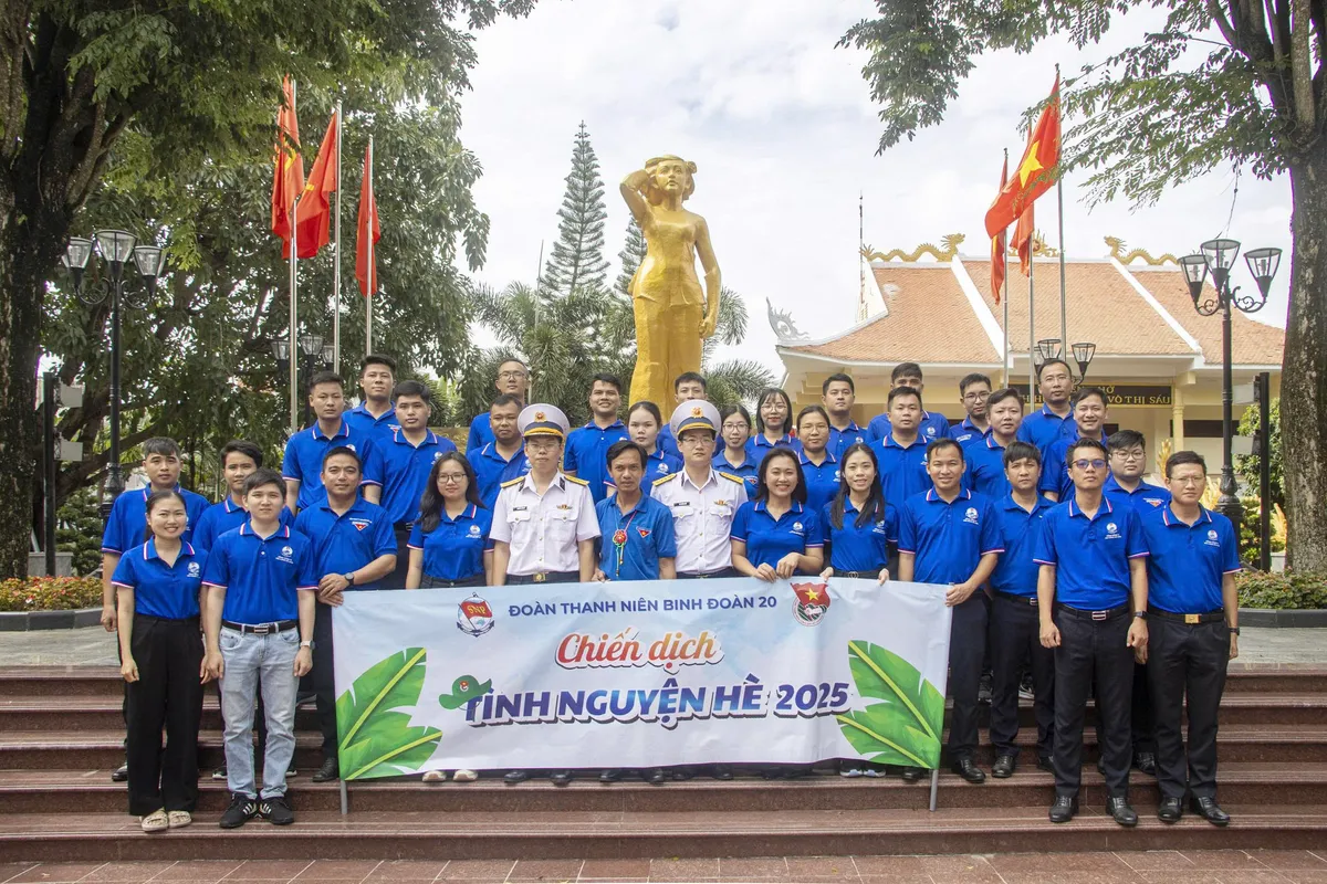 Tuổi trẻ Binh đoàn 20 tổ chức hành trình tri ân ý nghĩa tại Long Đất - Ảnh 4.