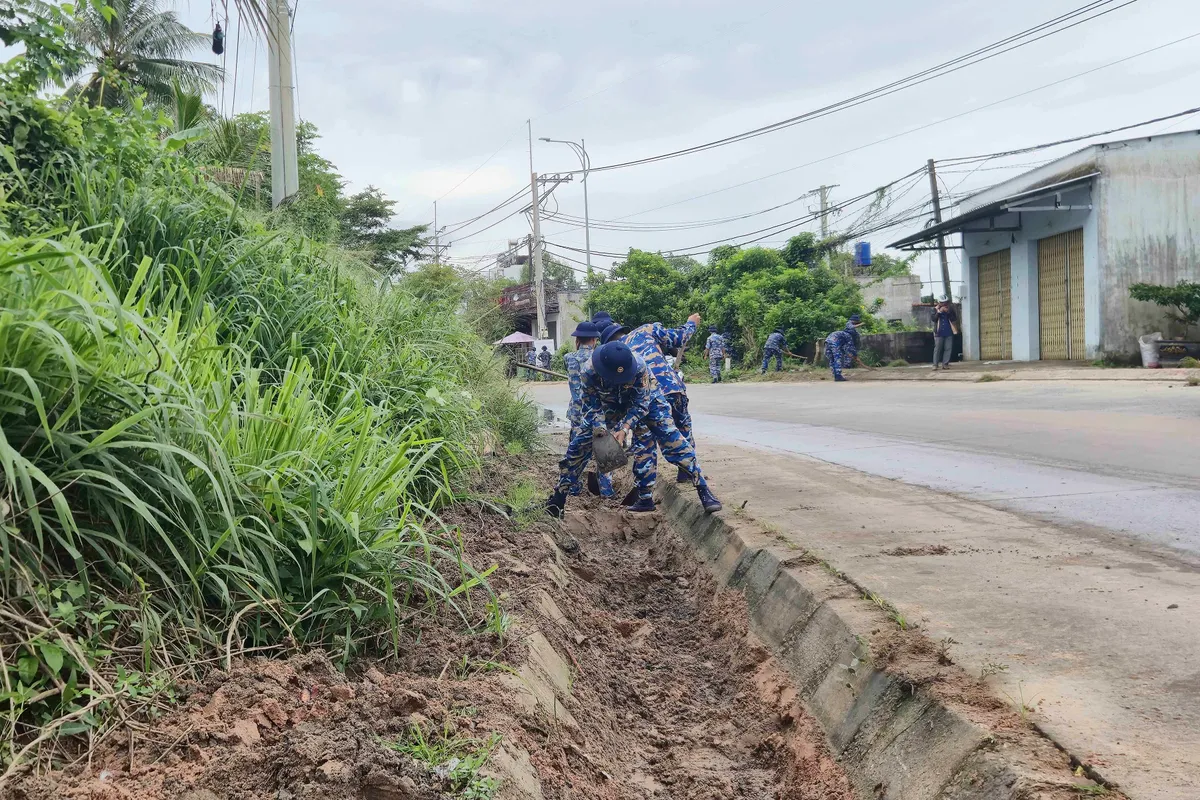 Đậm sâu nghĩa tình quân dân nơi đảo ngọc - Ảnh 2.