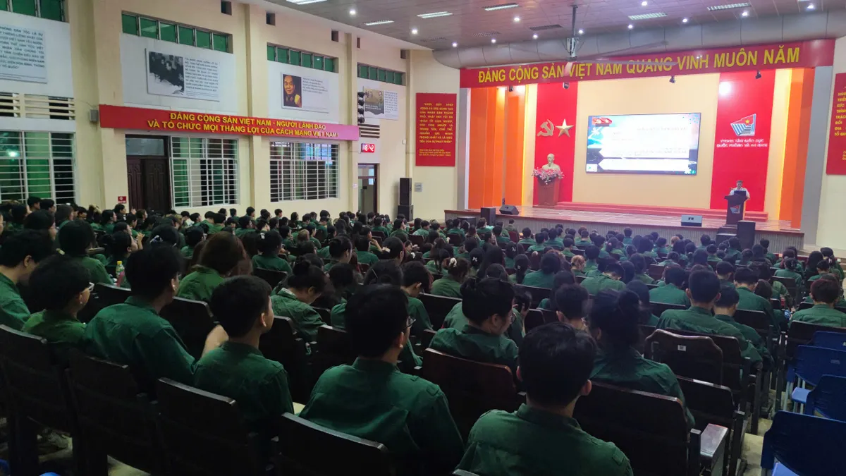 Hơn 40.000 sinh viên được tuyên truyền về biển, đảo mỗi năm - Ảnh 1.