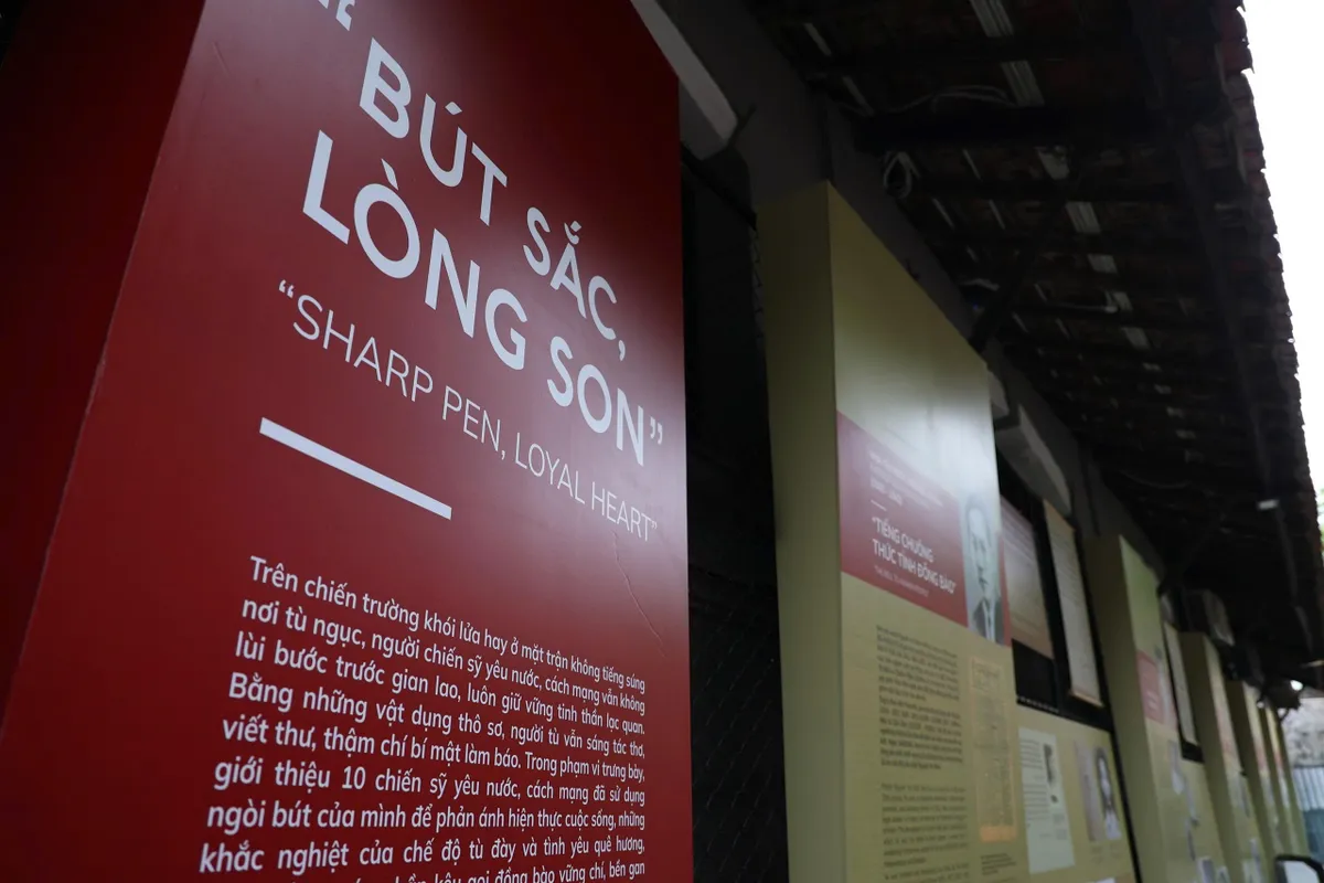  Bút sắc, lòng son chốn “địa ngục trần gian” - Ảnh 2.