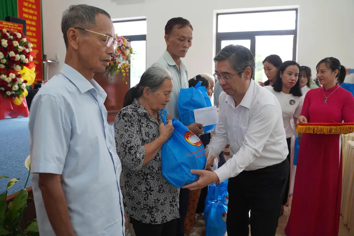 Ủy ban Mặt trận Tổ quốc Việt Nam đặc khu Côn Đảo chính thức ra mắt - Ảnh 4.