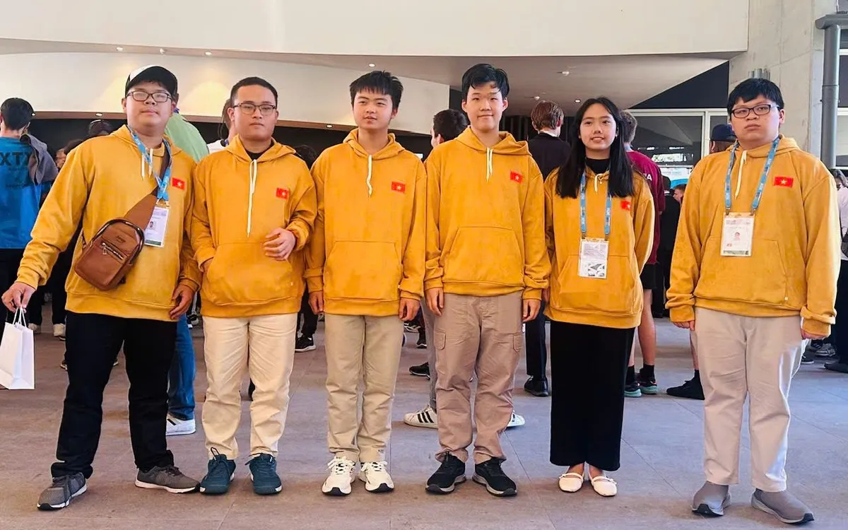 Đội tuyển Việt Nam tại Kỳ thi Olympic Toán quốc tế (IMO) năm 2025.
Đội tuyển Việt Nam tại Kỳ thi Olympic Toán quốc tế (IMO) năm 2025.