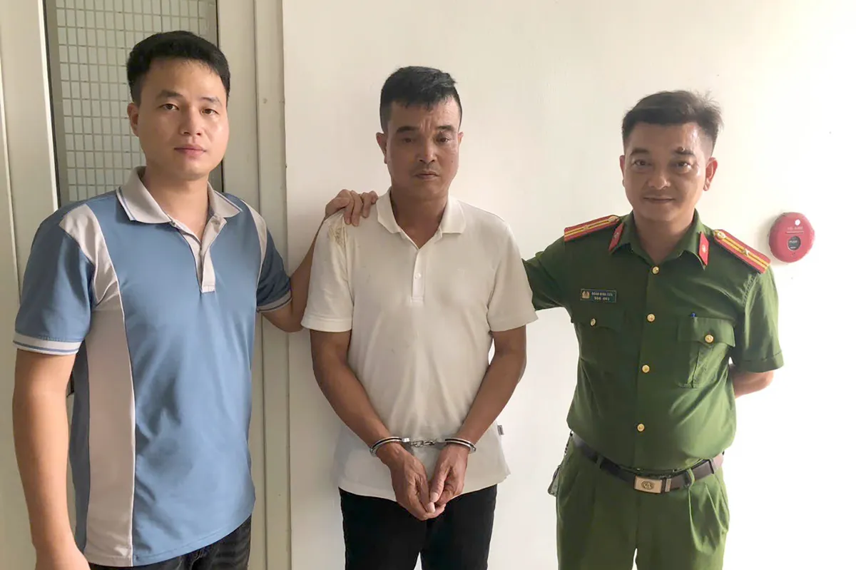 Giả danh bác sĩ đến tận nhà “bắt mạch, bốc thuốc”, ý định xâm hại bé gái - Ảnh 1.
