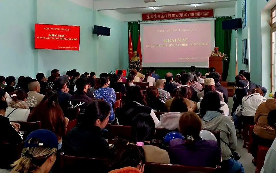 Lâm Đồng tăng tốc cấp đổi, sát hạch GPLX cho người dân trước hạn 30/7 - Ảnh 1.