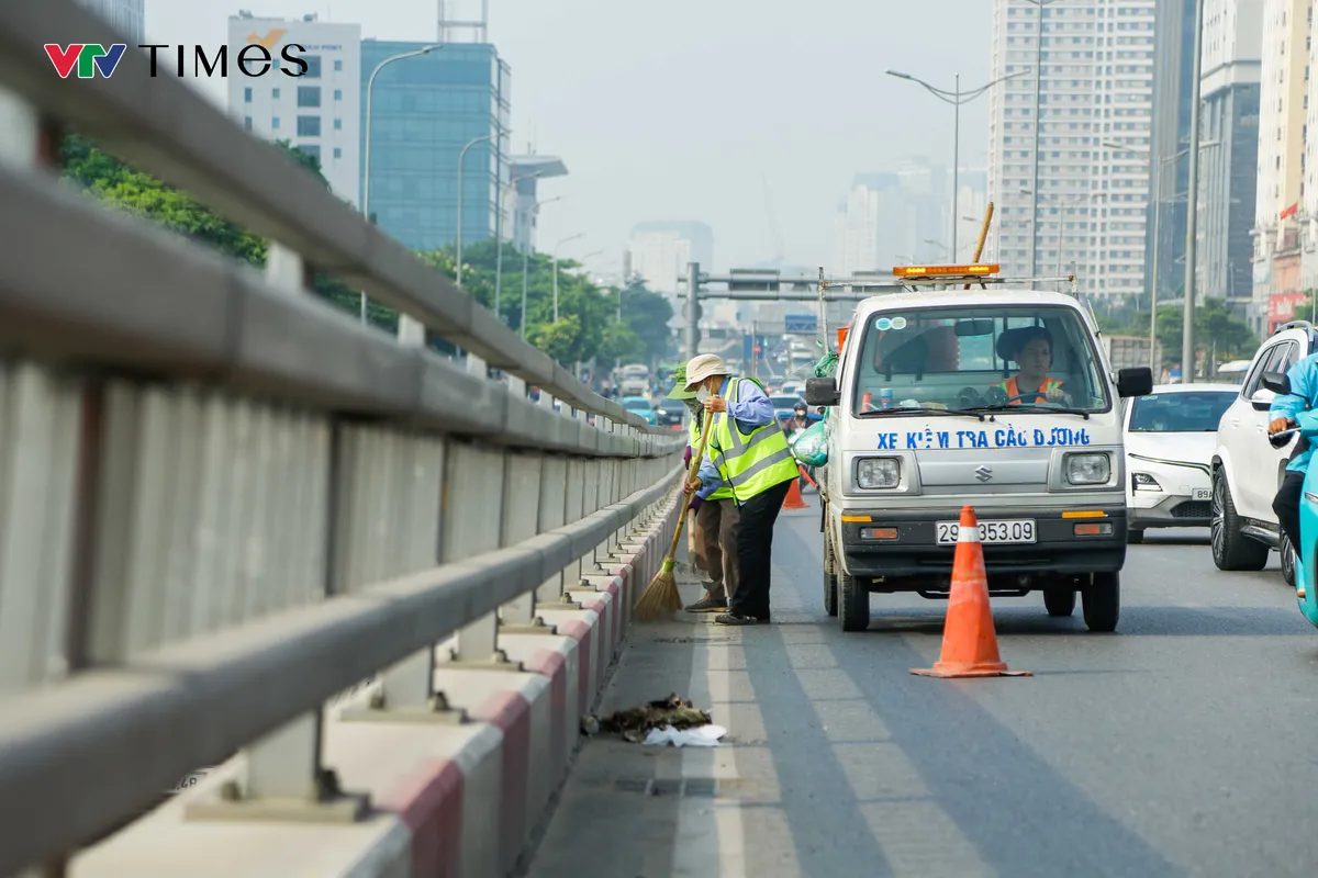 Hà Nội bắt đầu chỉnh trang hạ tầng phục vụ đại lễ Quốc khánh 2/9 - Ảnh 1.