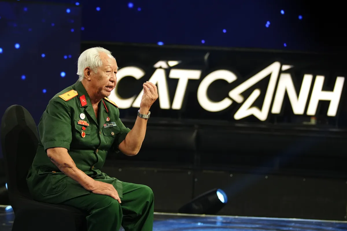Cất cánh - Sống giữa trời hòa bình: Lời tri ân thế hệ cha ông và trân trọng từng phút giây yên bình  - Ảnh 2.