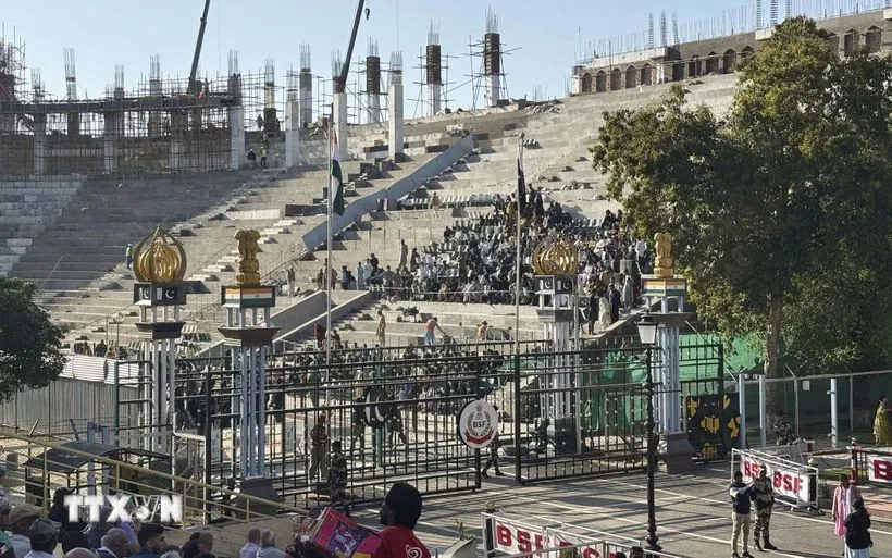 Cửa khẩu Attari-Wagah ở biên giới Ấn Độ-Pakistan. (Ảnh: Kyodo/TTXVN) Cửa khẩu Attari-Wagah ở biên giới Ấn Độ-Pakistan. (Ảnh: Kyodo/TTXVN)