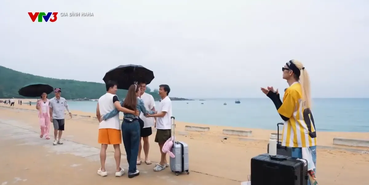 Tour tham quan Gia đình Haha bất ổn của BB Trần - Ảnh 2.