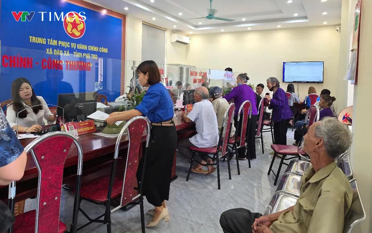 Người dân đến làm thủ tục hành chính tại xã Đào Xá, tỉnh Phú Thọ. Ảnh: Thu Hường Người dân đến làm thủ tục hành chính tại xã Đào Xá, tỉnh Phú Thọ. Ảnh: Thu Hường