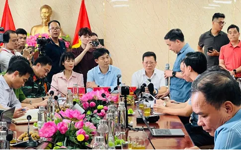 Quang cảnh buổi họp báo.