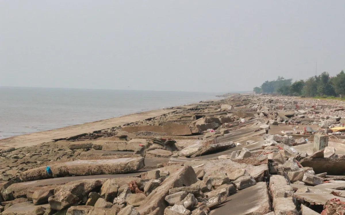 Đê biển xã Hải Thịnh là 1 trong 9 trọng yếu cấp tỉnh cần được bảo vệ.