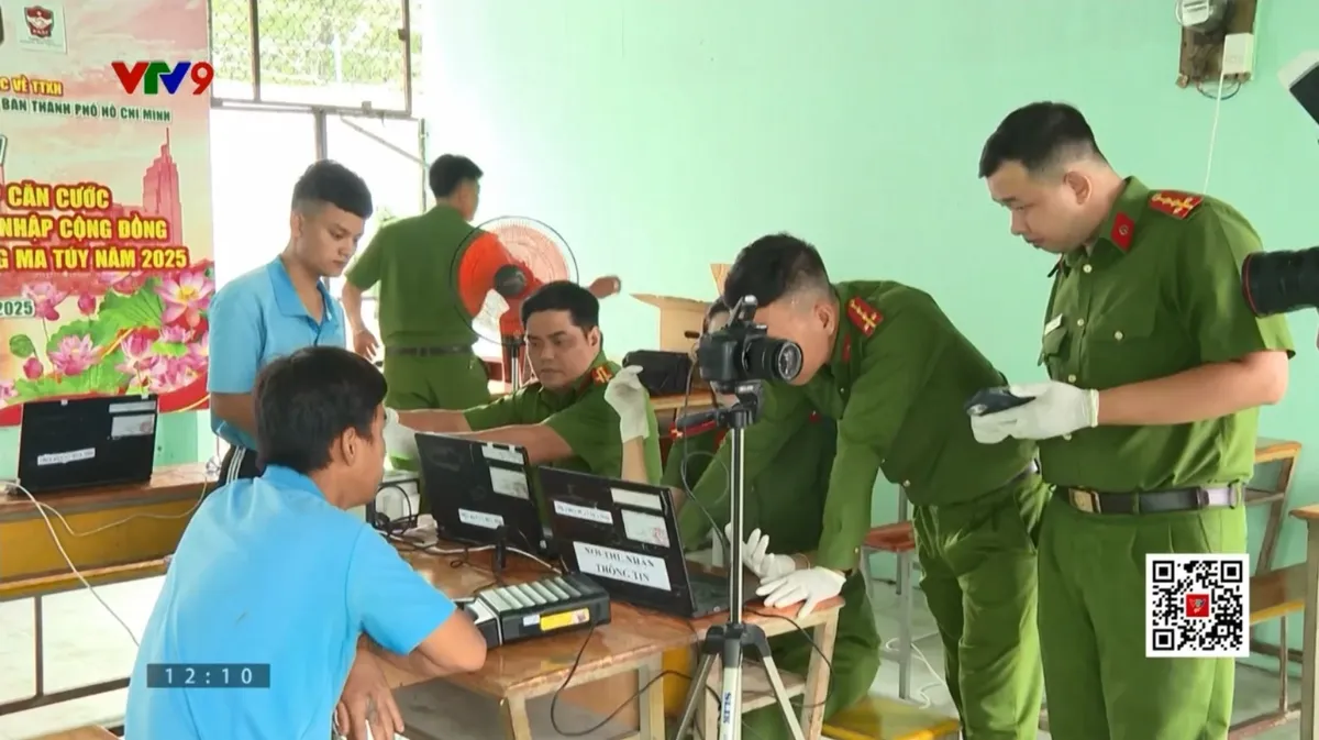 pnhn-2007-3 những tấm gương tiêu biểu - đưa những người làm lỗi tái hòa nhập cộng đồng.jpg